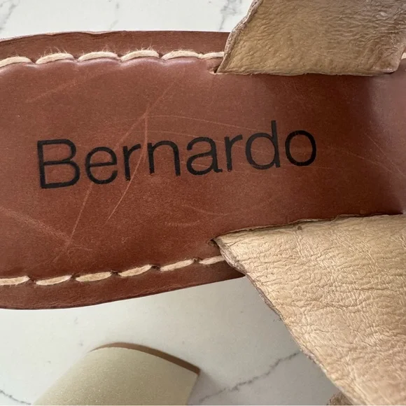 Bernardo Jinx Gold Woven Leather Thong Heels Women’s Size 10M Brazil Sandals - Picture 6 of 9